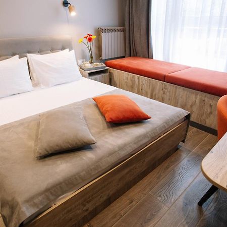 Time Hotel Kiev Bagian luar foto