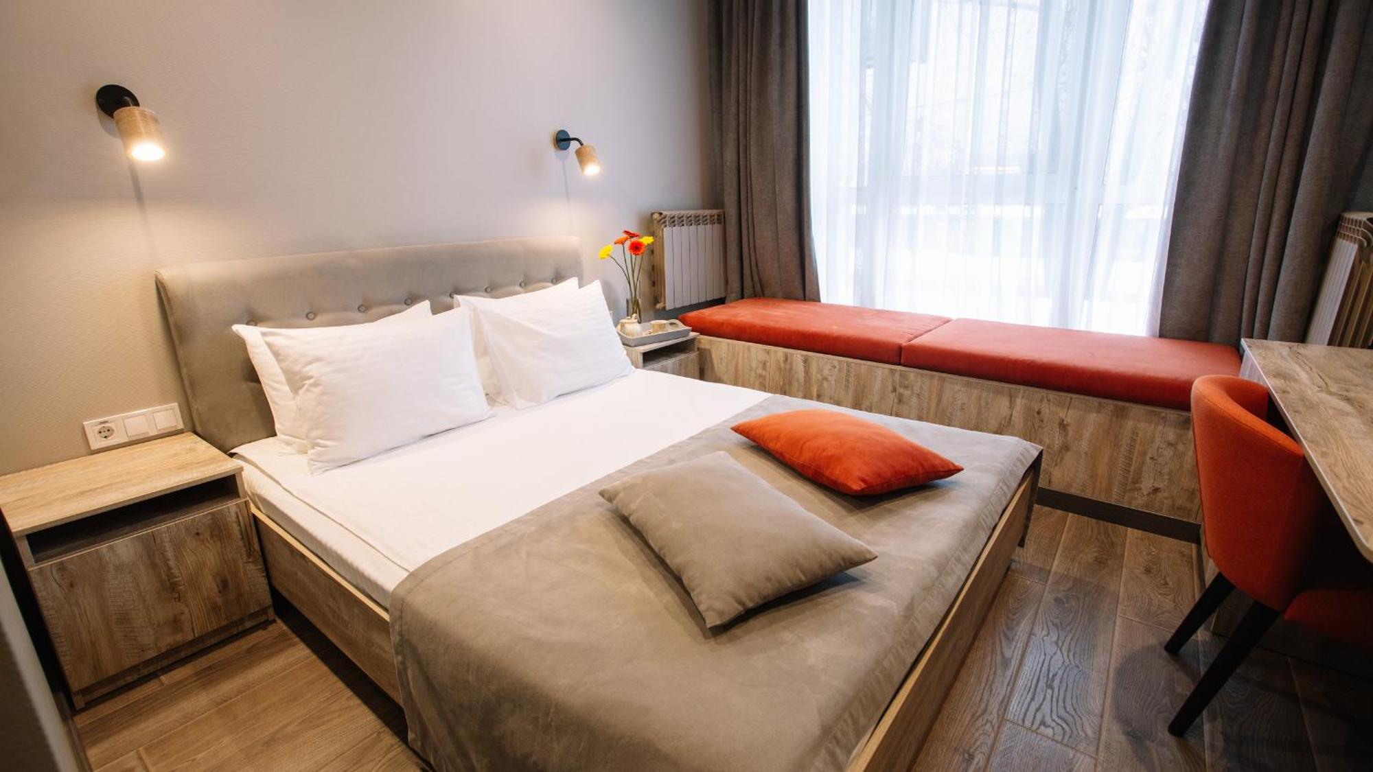 Time Hotel Kiev Bagian luar foto