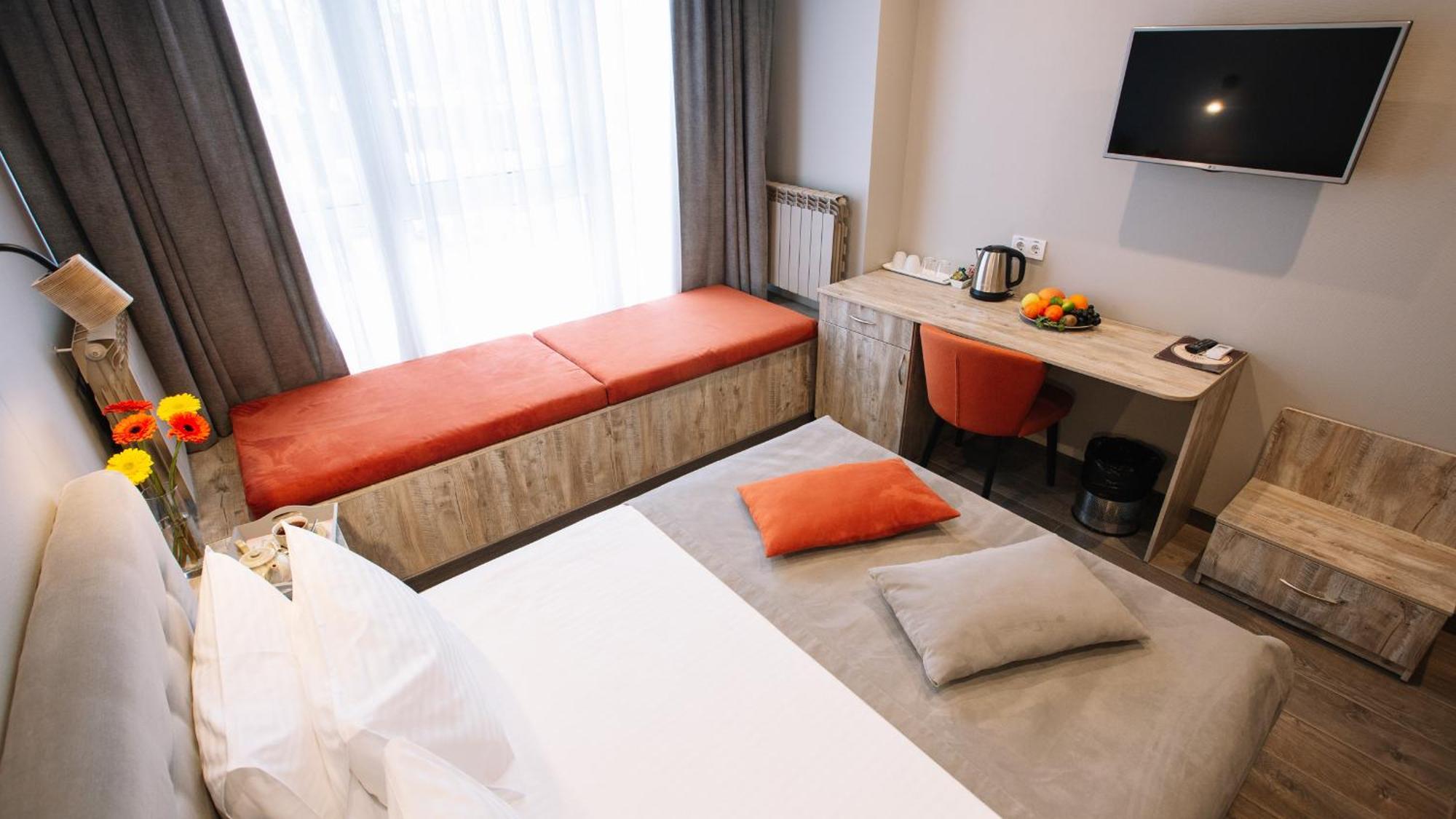 Time Hotel Kiev Bagian luar foto