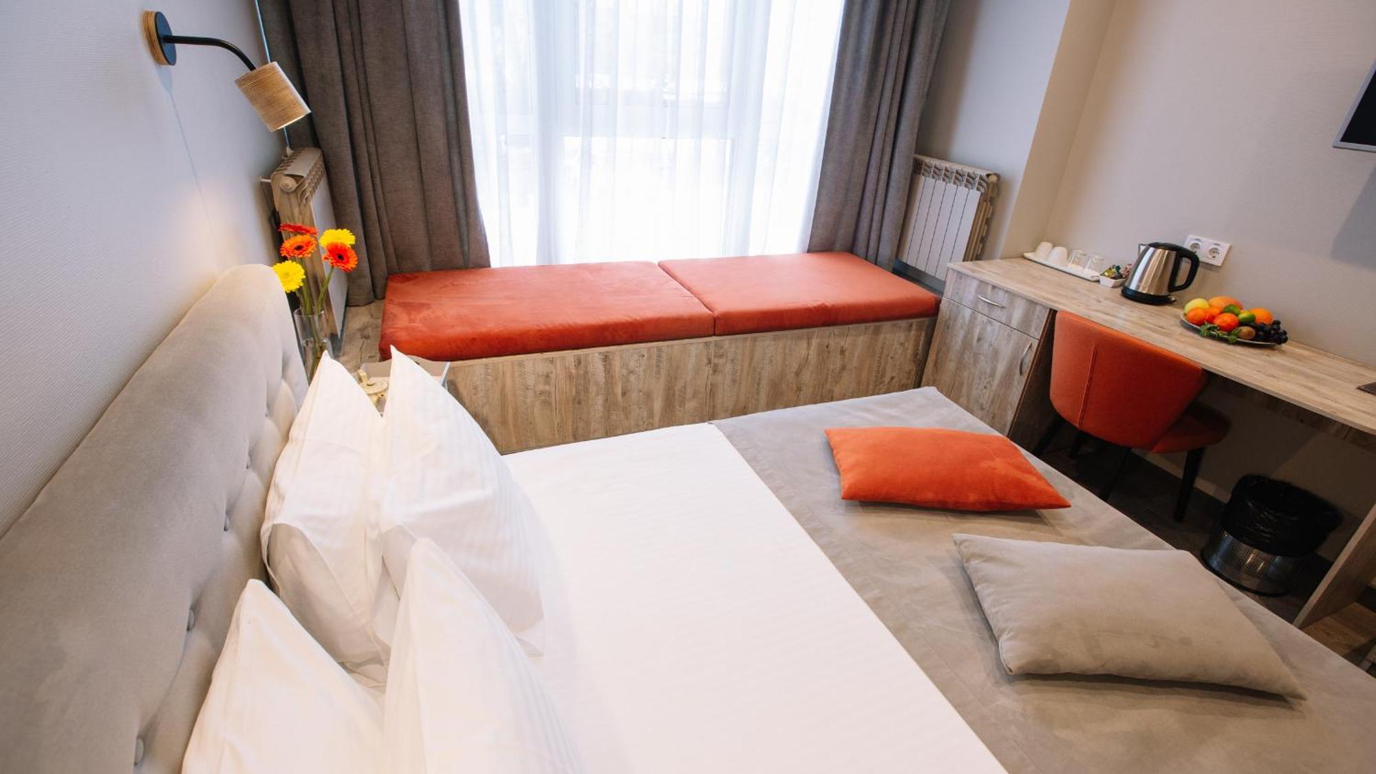 Time Hotel Kiev Bagian luar foto