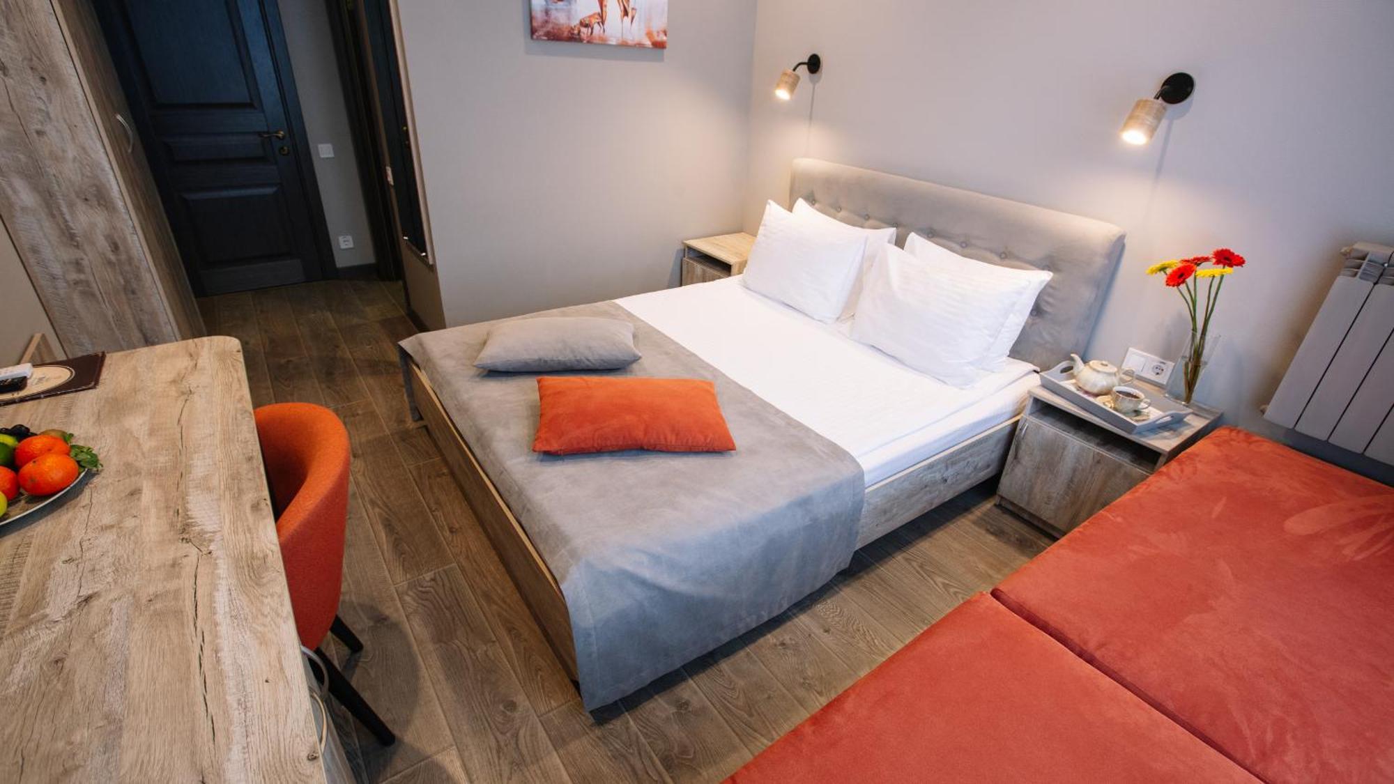 Time Hotel Kiev Bagian luar foto