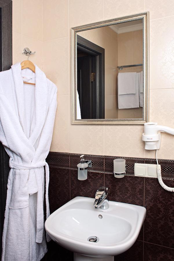 Time Hotel Kiev Bagian luar foto