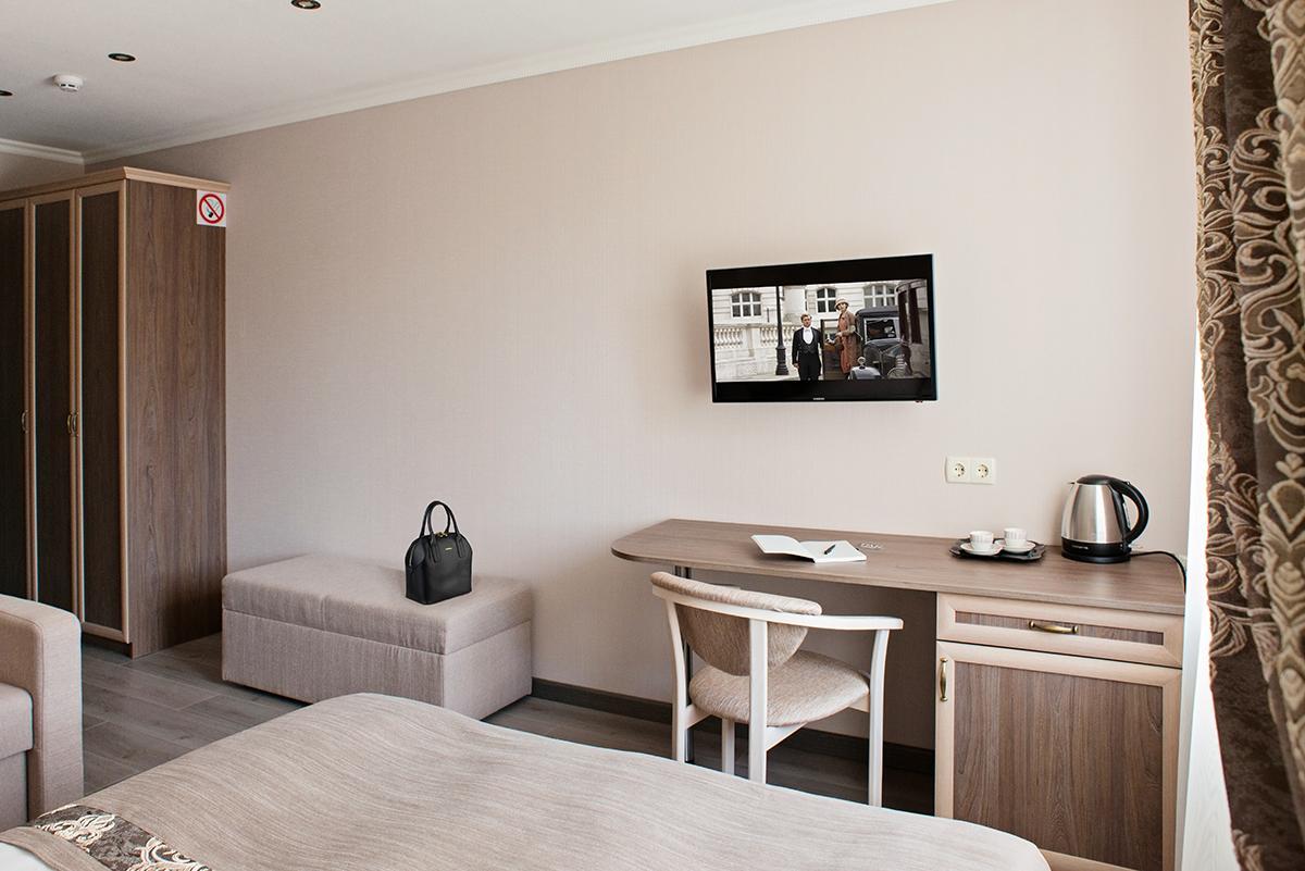 Time Hotel Kiev Bagian luar foto