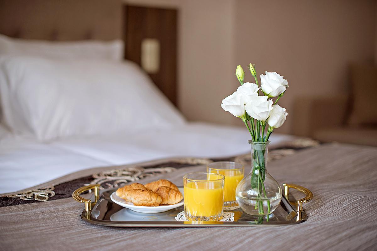 Time Hotel Kiev Bagian luar foto