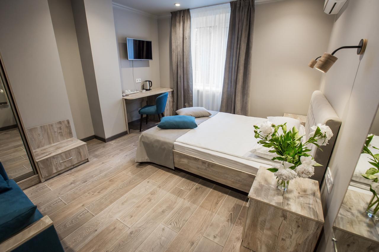 Time Hotel Kiev Bagian luar foto