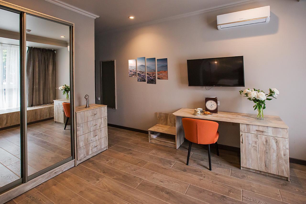 Time Hotel Kiev Bagian luar foto