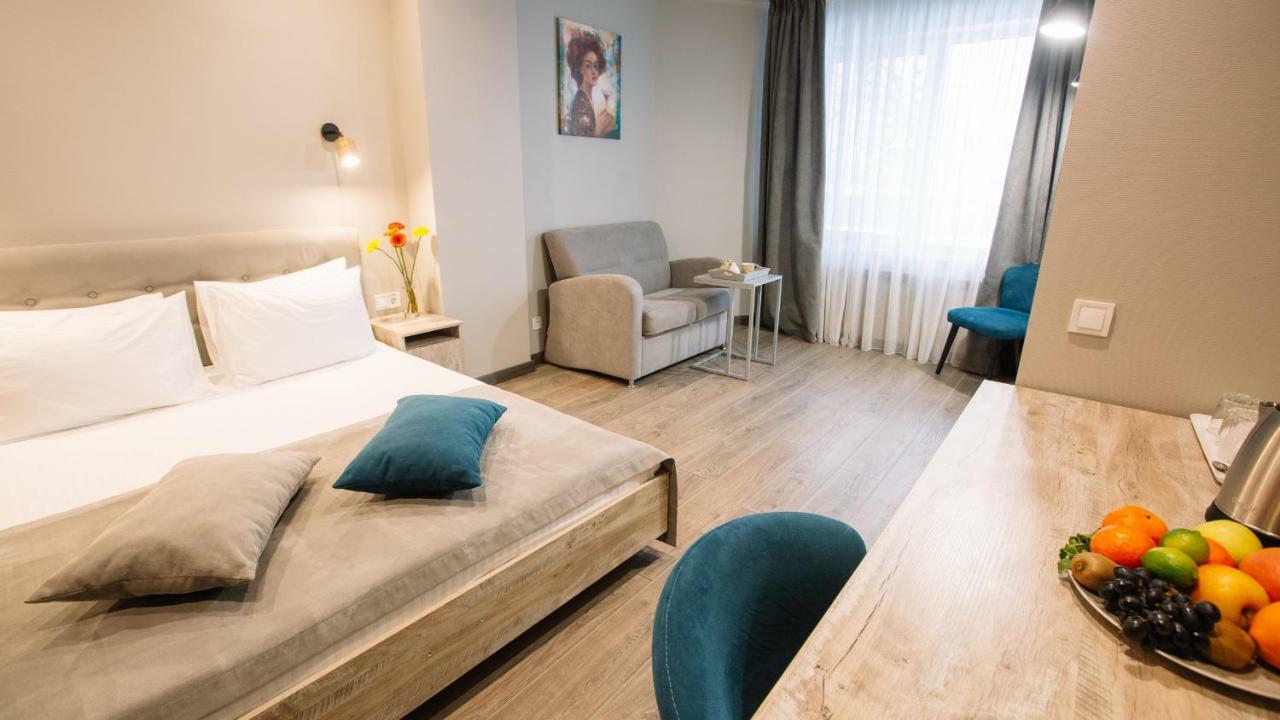 Time Hotel Kiev Bagian luar foto